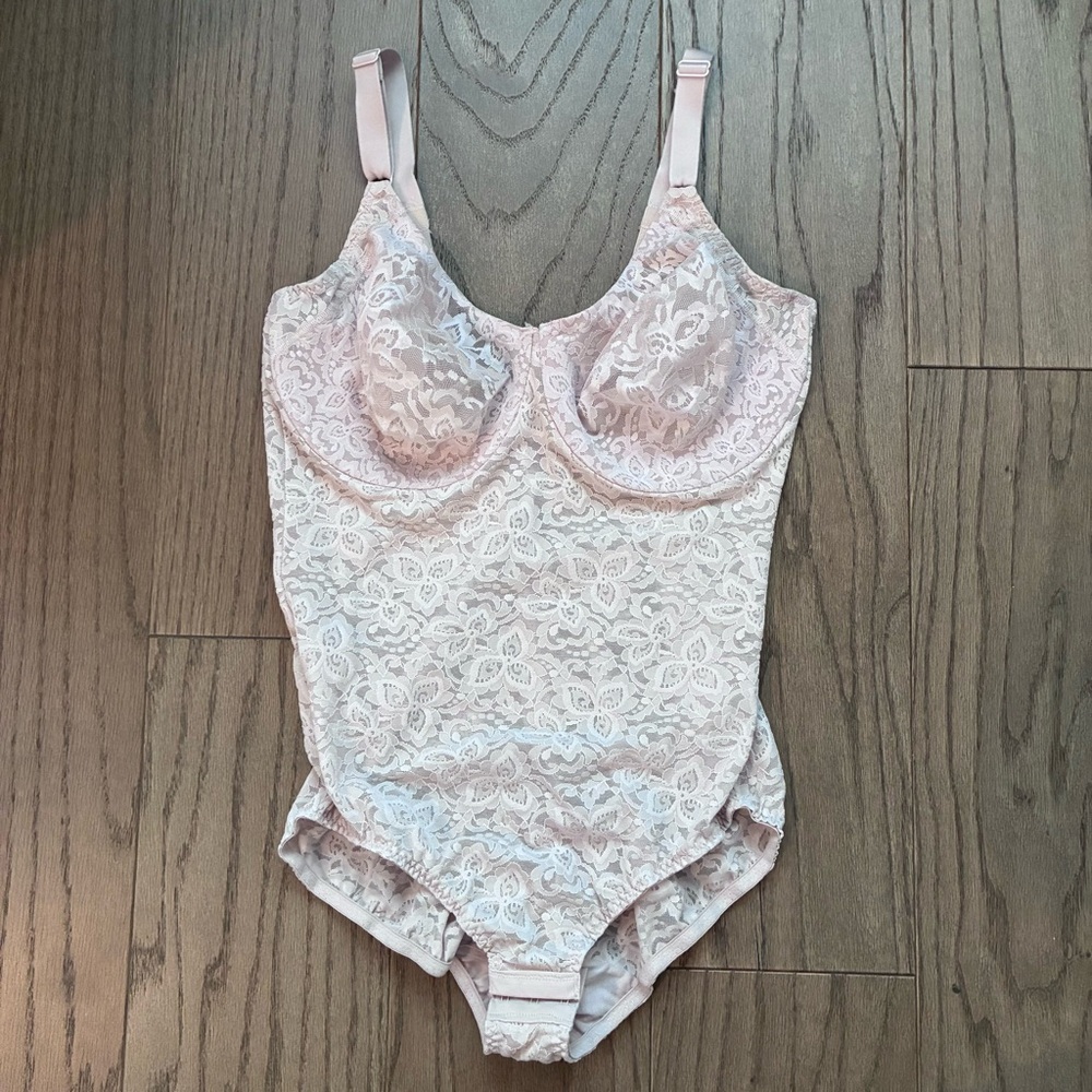 NWOT Bali Lace Bodysuit in Light Blush Pink